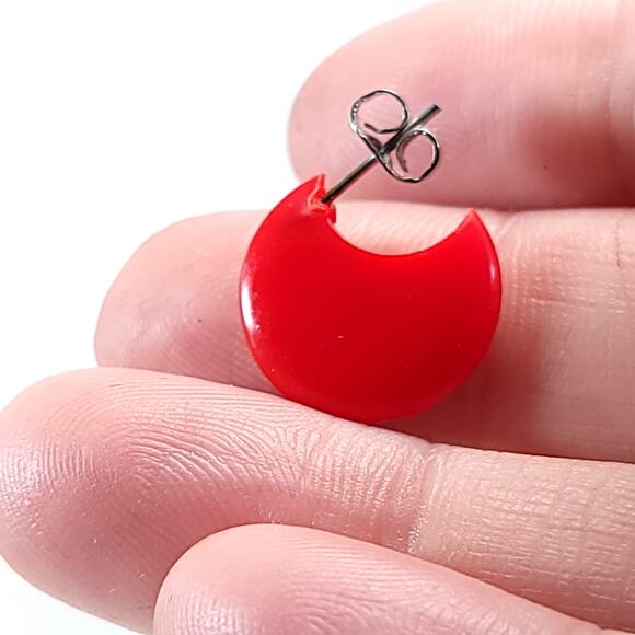 Crescent Hoop Stud Earrings in Red and Peach, Retro Minimalist Jewelry for Women - Picture 4 of 10
